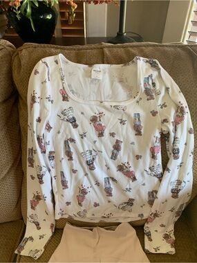 Hollister White Bear Print sleep shirt SMALL